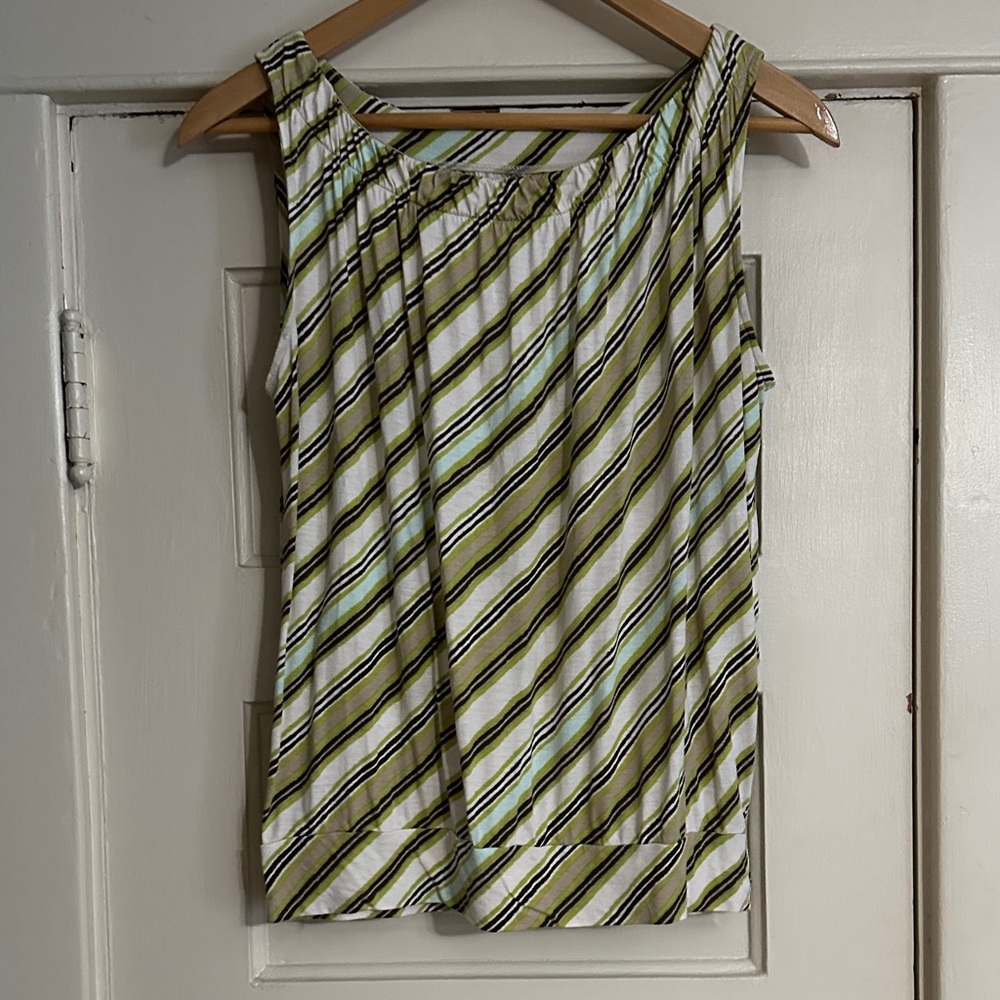 ❤️ 3/$15 LOFT Diagonal Striped Tank Top in Green and White